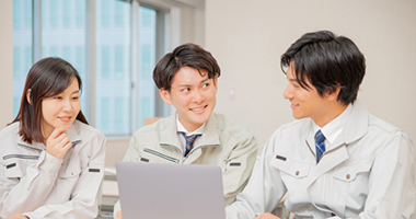 業務を分散させることで<br>社員様の負担を軽減することが<br>できます。